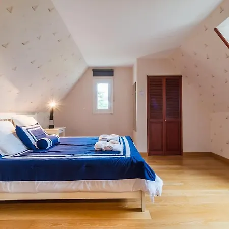 Grande Maison Parc Paysager Fantastique Vue A 600m A Pied Пемполь